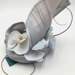 Amazing piece to make an entrance during high tea or gala event with a style💓